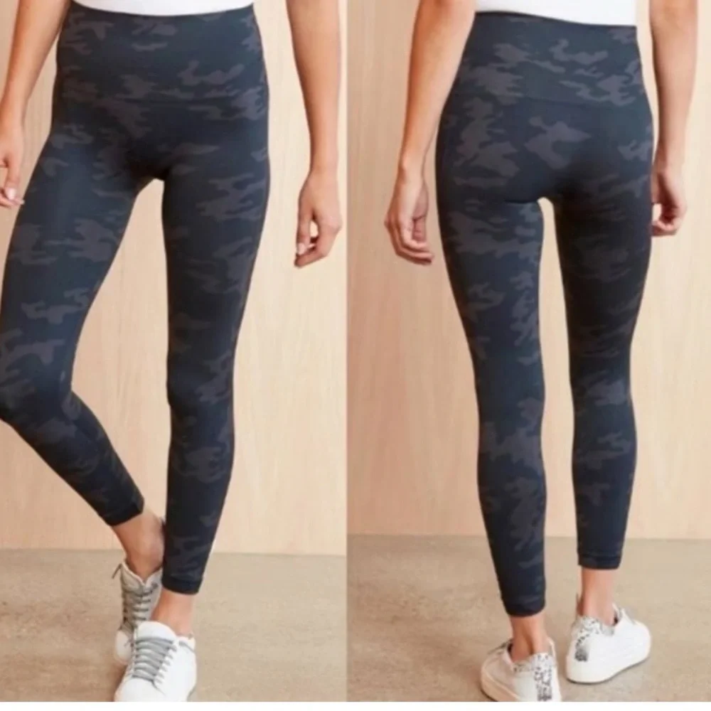 NWT Spanx Look at Me Now Leggings in Black Camo‎ Sz Small